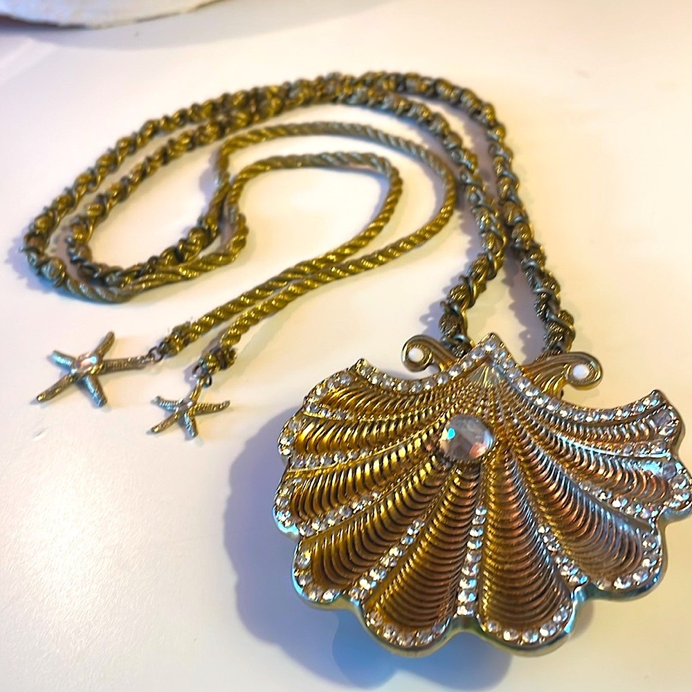 Betsey Johnson Gold Shell Necklace RARE